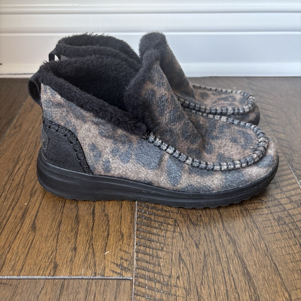 Hey Dude Denny Leo Nut Boots Slip On Booties Women's 6 Leopard Print Faux Fur